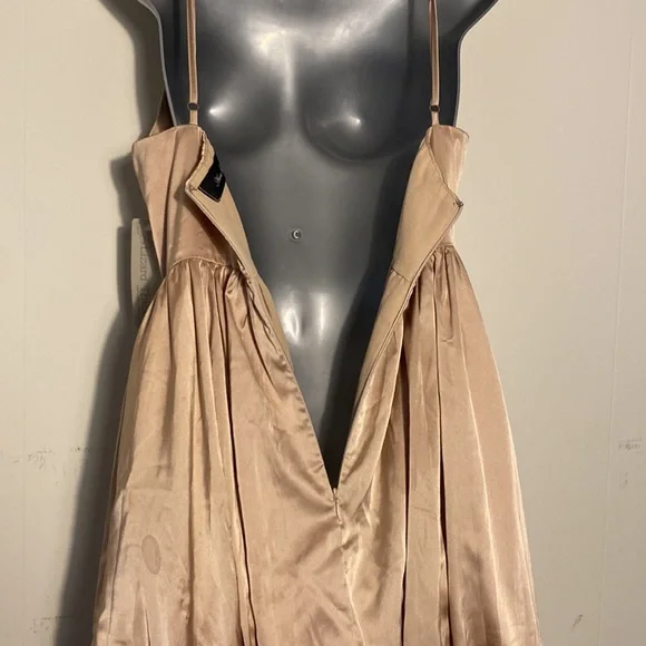 Feminine & Romantic Champagne Puffy Mini Dress Homecoming Rush NWT - Picture 9 of 10